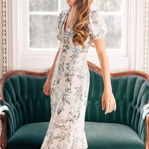 Gal Meets Glam Lauren Dress Floral V-Neck Dress with Puff Sleeves